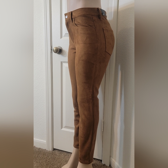 The Skinny - Picture 5 of 6